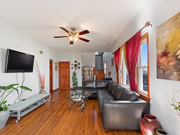 4th image of 2710 Leona St