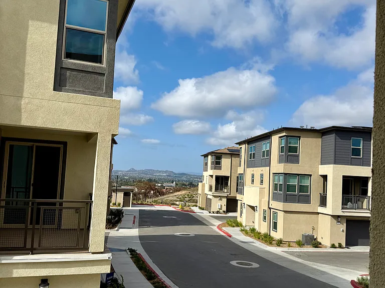 319 Honeysuckle Way — Photo 23