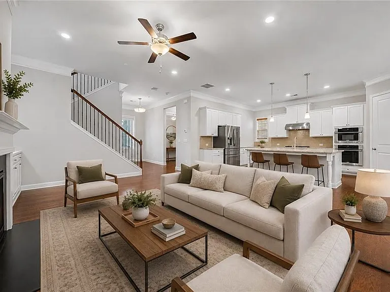 165 Mansfield Dr — Photo 4
