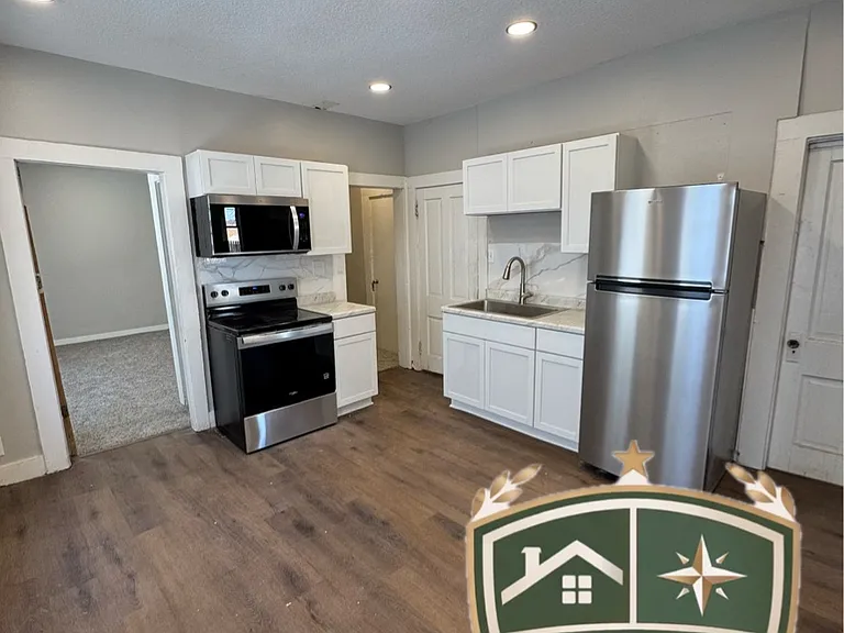 624 Walnut St #1 — Photo 4