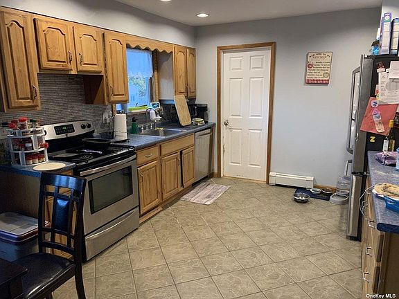 4th image of 19 Burwood Ln