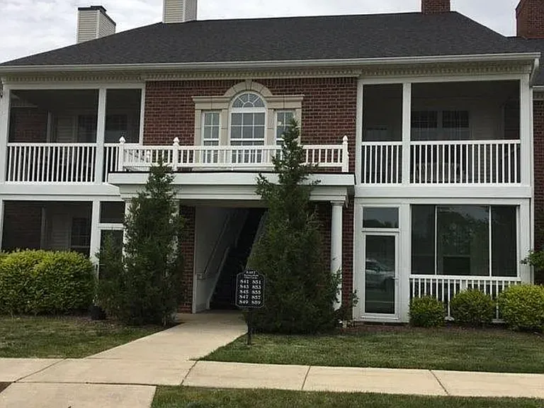 851 E Summerfield Glen Cir — Photo 1
