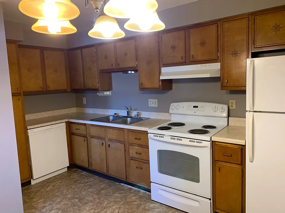 633 S Main Ave #3
