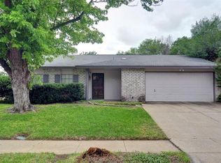 1709 Country Manor Rd, Fort Worth, TX 76134
