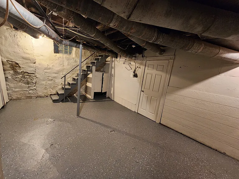 210 Radcliffe St — Photo 5