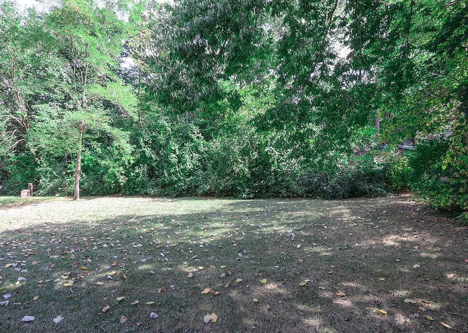 2nd image of 912 Englewood Rd