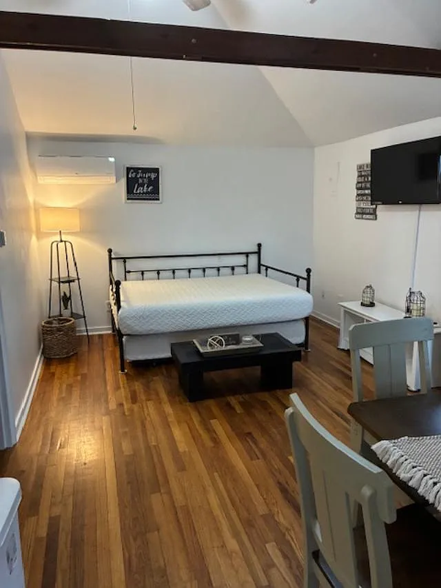 1 bed, 500 sqft, $2,000 — Photo 3