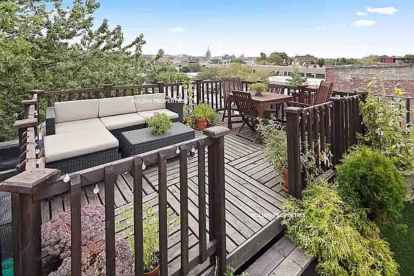 Sold by Poljan Properties Inc. | media 23