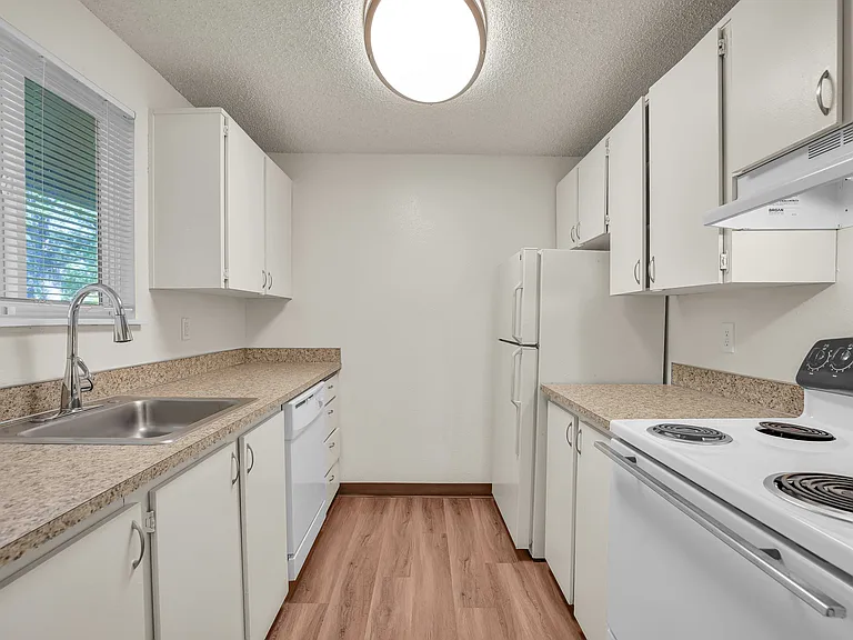 Riverview Apartments — Photo 48