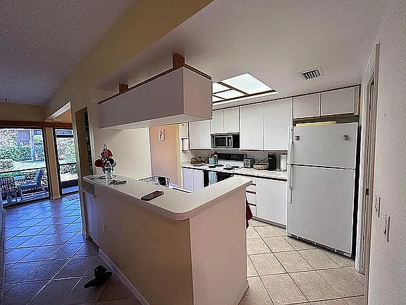 3rd image of 64 4th St #B015