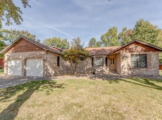 318 Barrett Lake Dr, Swansea, IL 62226