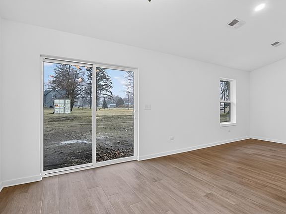 5th image of 307 W South St