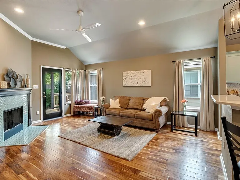 403 Rosedale Blvd — Photo 4
