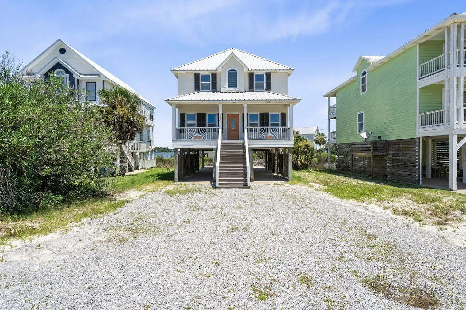 4 bed, 3.0 bath, 1679 sqft, $7,080 — Photo 2