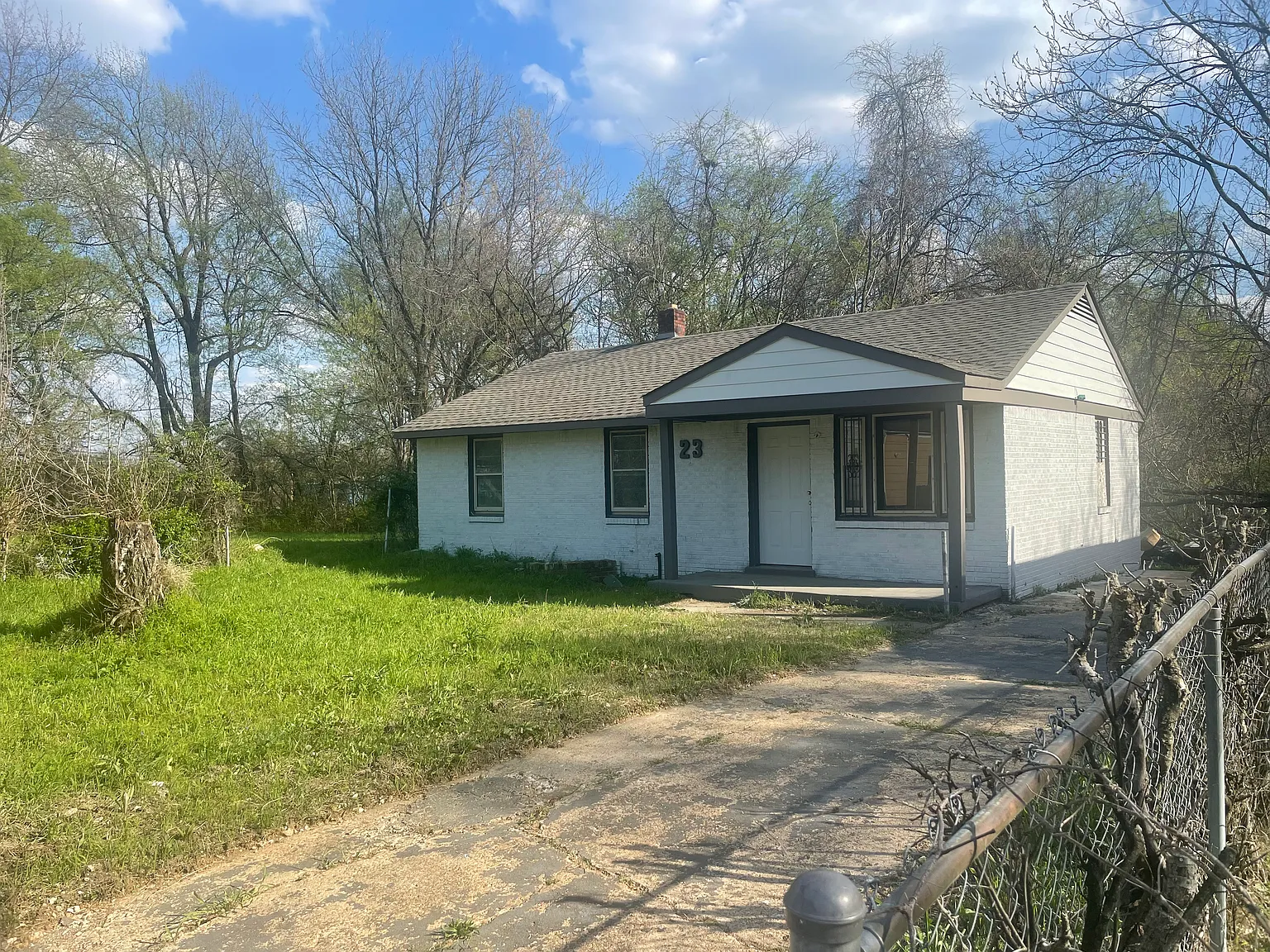 23 Fields Ave — Photo 1