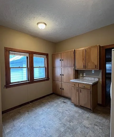 1104 Charleston St — Photo 6