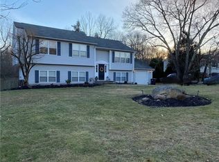 4 Hunters Crossing Dr, Coventry, RI 02816