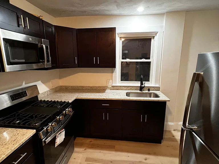 52 Woodhaven Rd — Photo 2