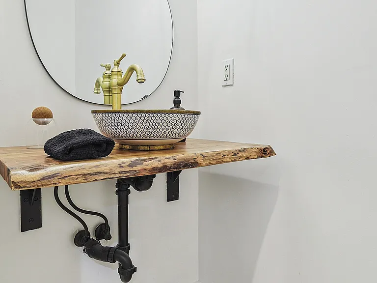 1088 Pondview Dr — Photo 3