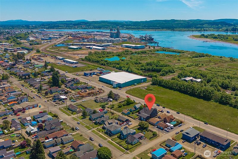 5th image of 2511 Bay Avenue
