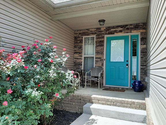 3rd image of 117 E Winterberry Trl
