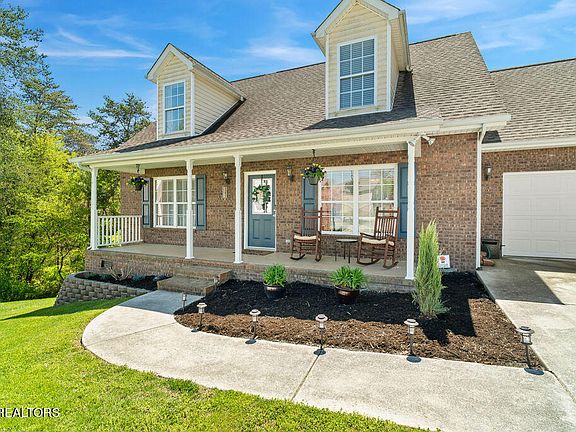 2nd image of 100 Yorkwood Ln