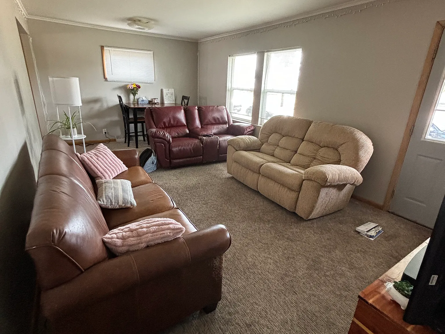 5 bed, 1500 sqft, $1,875 — Photo 2