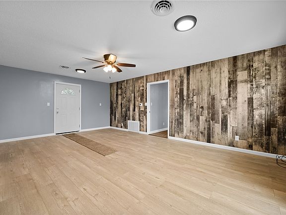 4th image of 607 S Walnut St