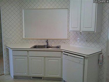 3rd image of 2433 Crimson Dr #2433
