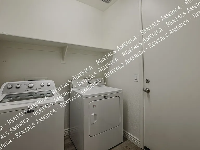 4217 W Winston Dr — Photo 26