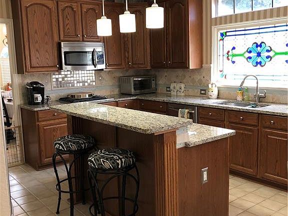 3rd image of 614 Glen Hollow Dr