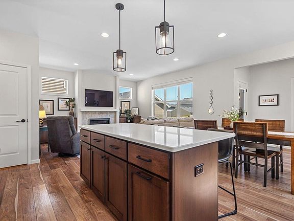 4th image of 221 Sunshine Ln