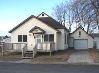 118 E Colfax St, Parkers Prairie, MN 56361