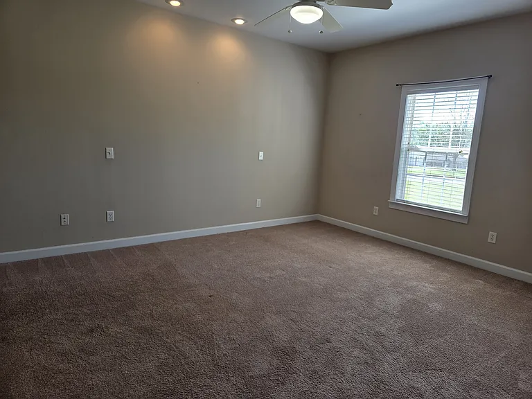 305 Candy Dr — Photo 6