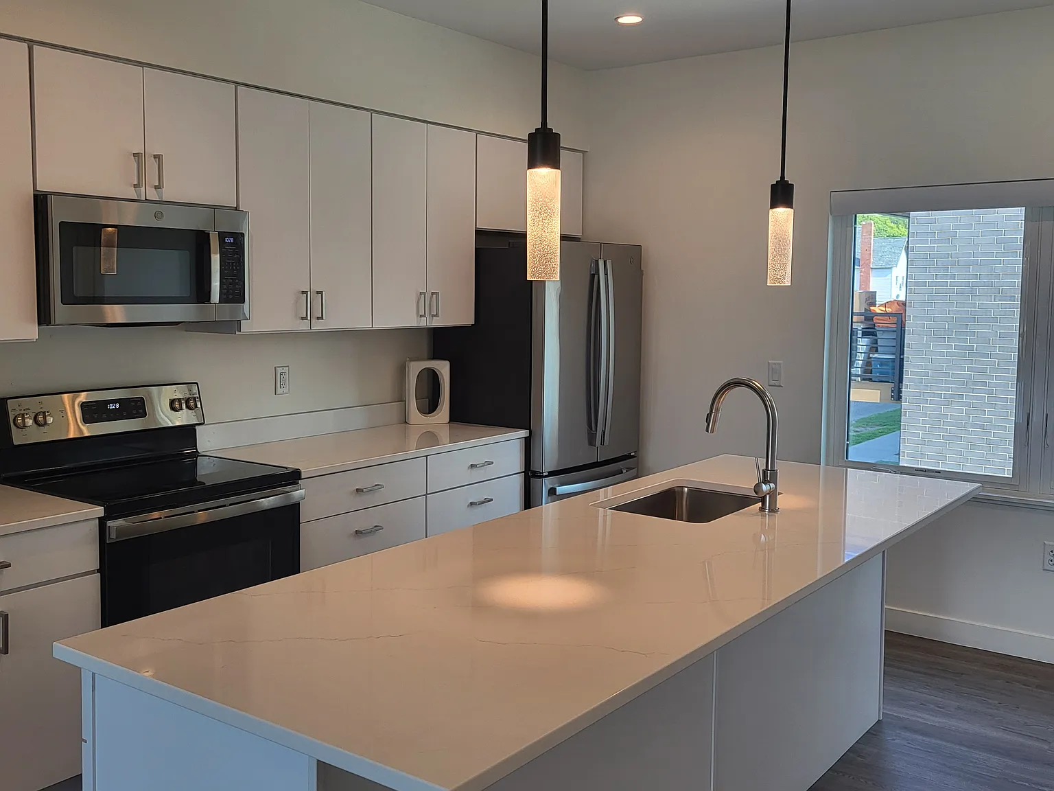 2 bed, 2.5 bath, 1376 sqft, $1,895 — Photo 3