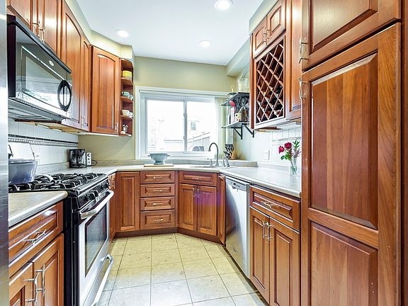5th image of 1211 Mulford St #1W