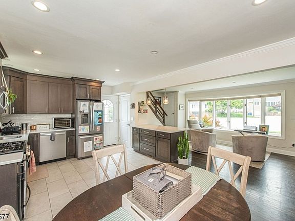 4th image of 5 Doherty Dr East