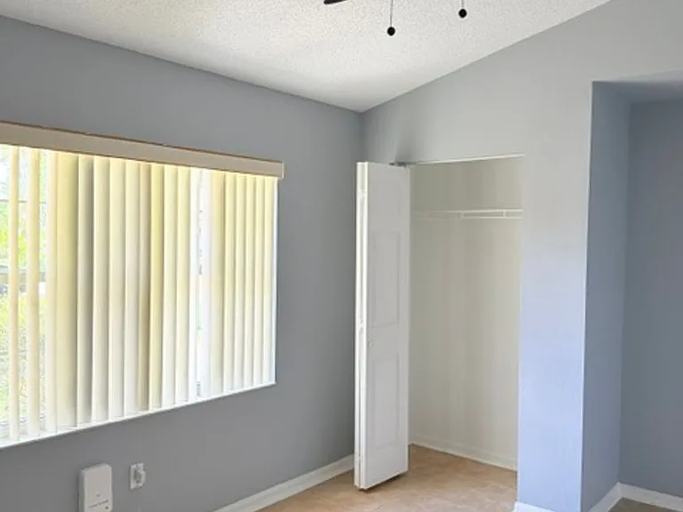 20 Palm Ln — Photo 9