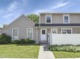 20466 Williamsburg Ct #208B, Middleburg Heights, OH 44130