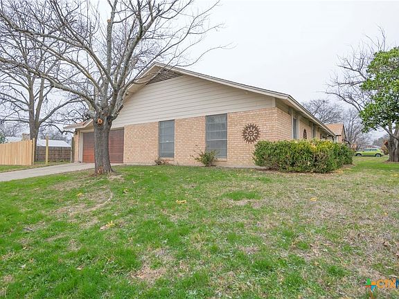 3rd image of 2207 Grandon Cir