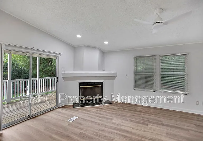 405 Vine St — Photo 9