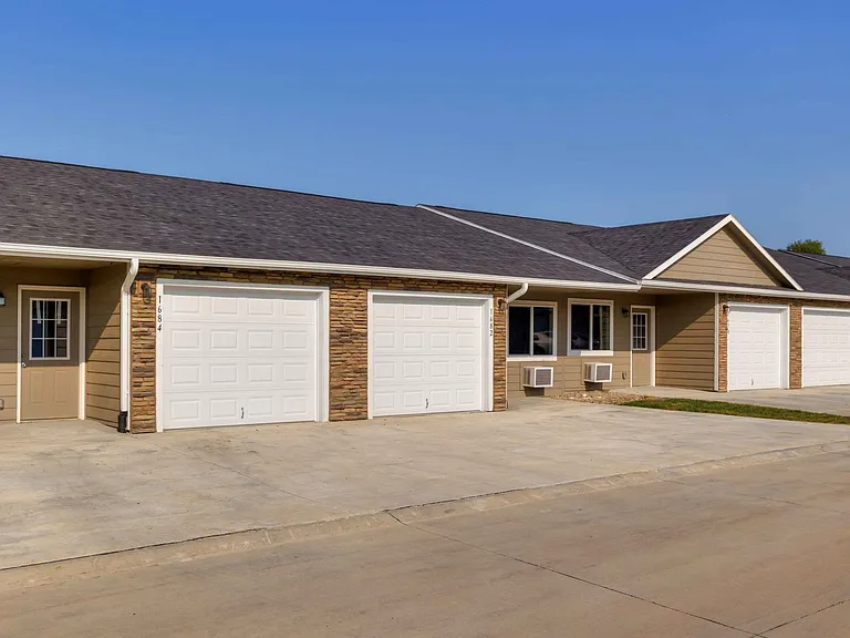 2 Bedroom, Single-story Townhomes for rent in Madrid, IA — Photo 31