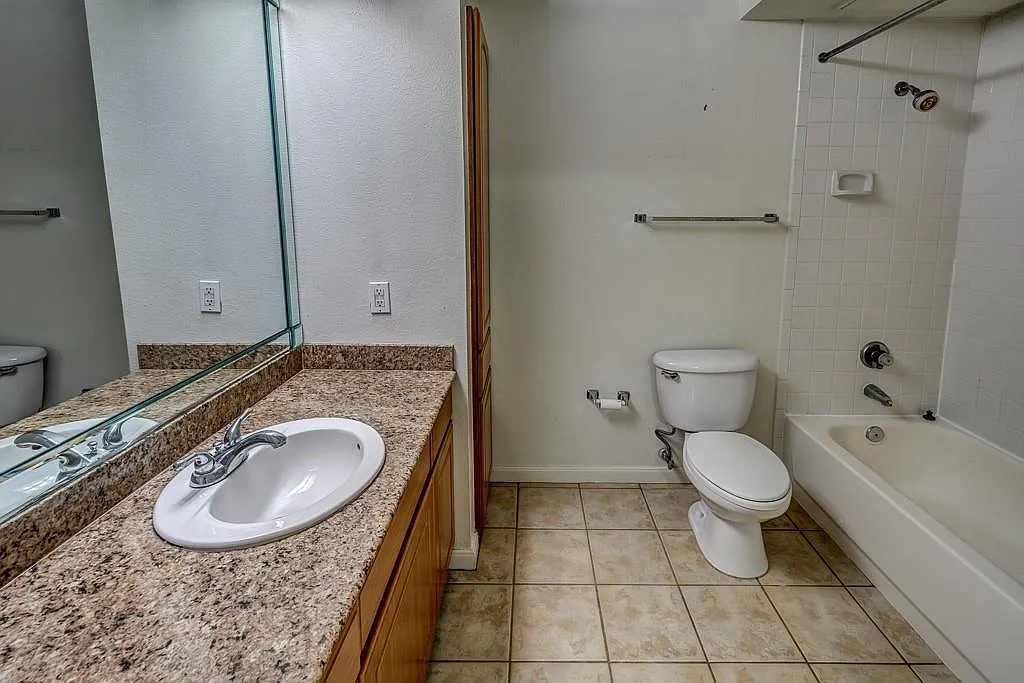 1 bed, 1.0 bath, 537 sqft, $1,300 — Photo 4