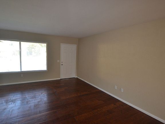 3rd image of 12798 Fremontia Ave