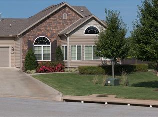 2320 W Pinehills Dr APT 2, Fayetteville, AR 72704
