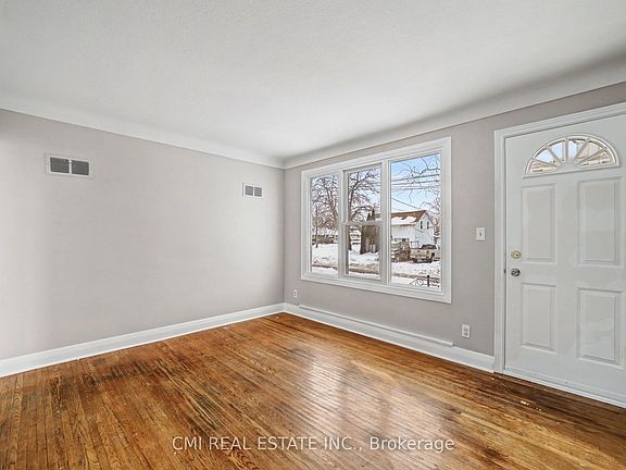 5th image of 68 Queen St S