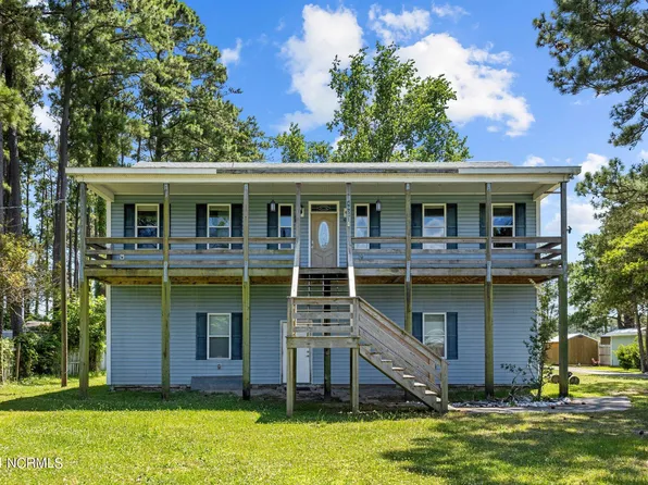 402 Gillikin Road, Beaufort, NC 28516