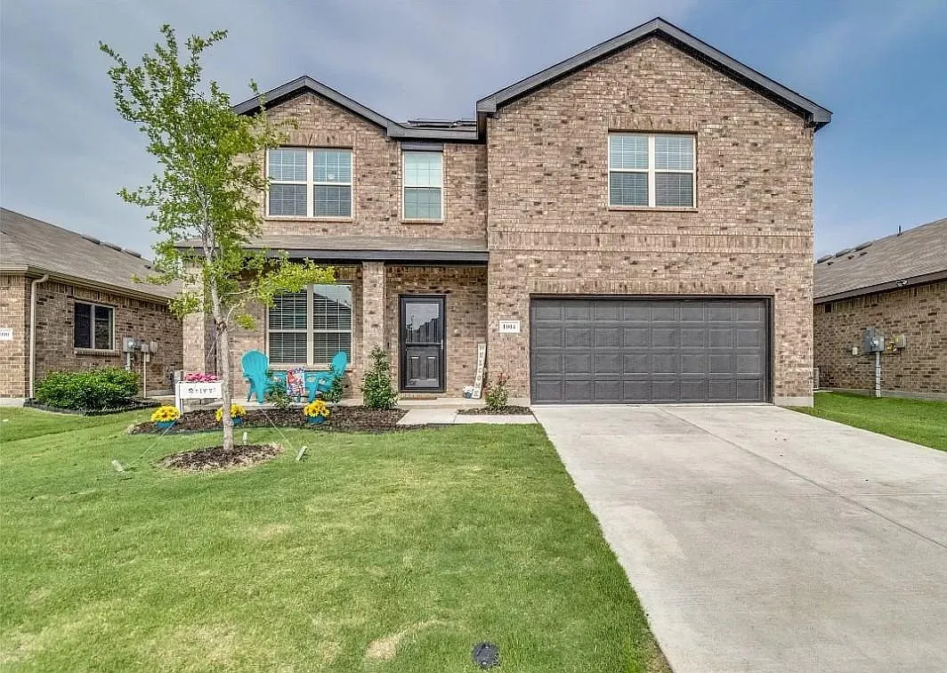 4 bed, 2636 sqft, $2,495 — Photo 2