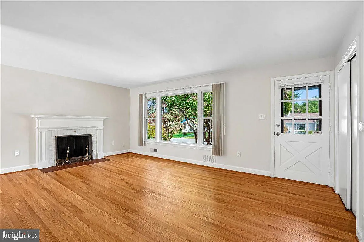 4 bed, 4.0 bath, 2084 sqft, $4,350 — Photo 3