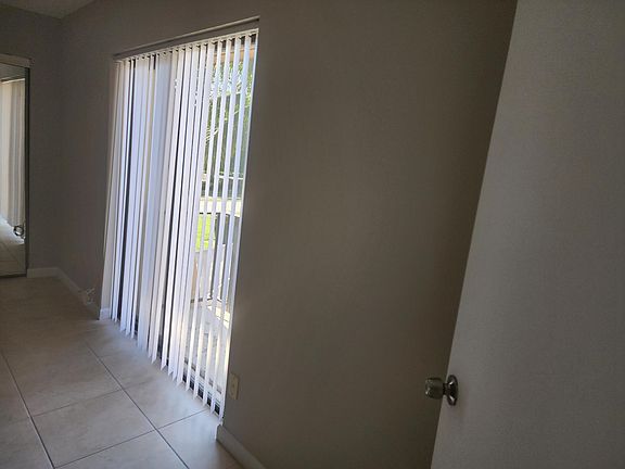 4th image of 3339 Gardens East Dr APT A